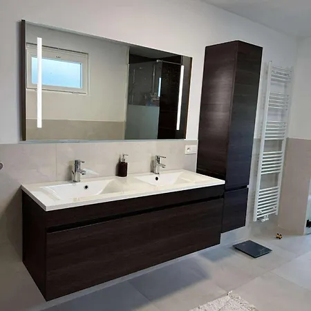 Semesterbostad House For Tommorland 700 M In 2850 *