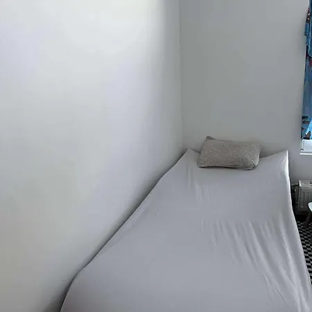 House For Tommorland 700 M In 2850 Semesterbostad