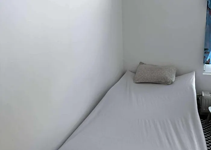 House For Tommorland 700 M In 2850 Ferienhaus